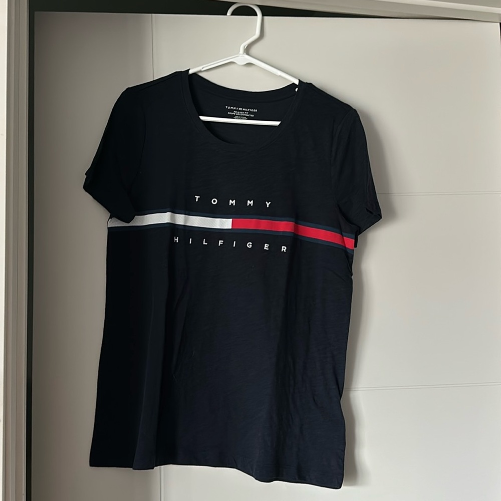Navy, small Tommy Hilfiger t-shirt